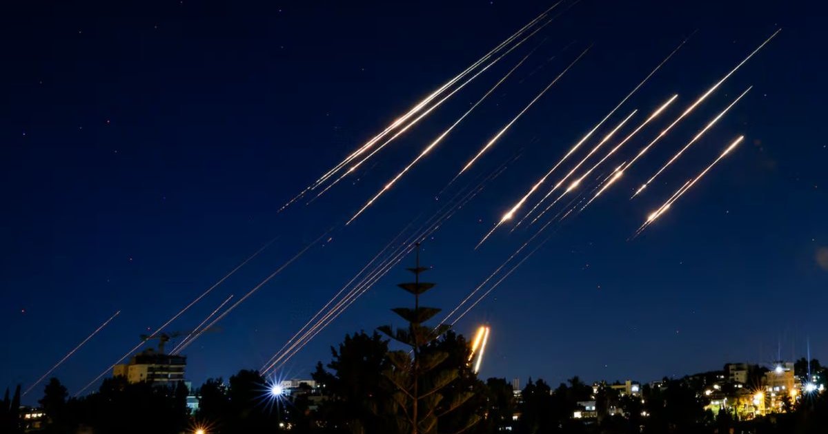 ইসরায়েলে আবারও ক্ষেপণাস্ত্র হামলা চালিয়েছে ইরান