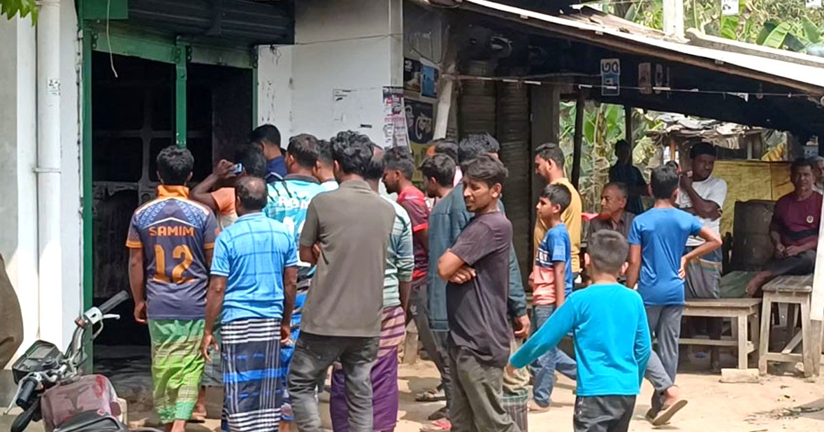 মহেশপুরে বিএনপি কার্যালয়ে আগুন, ককটেল বিস্ফোরণ
