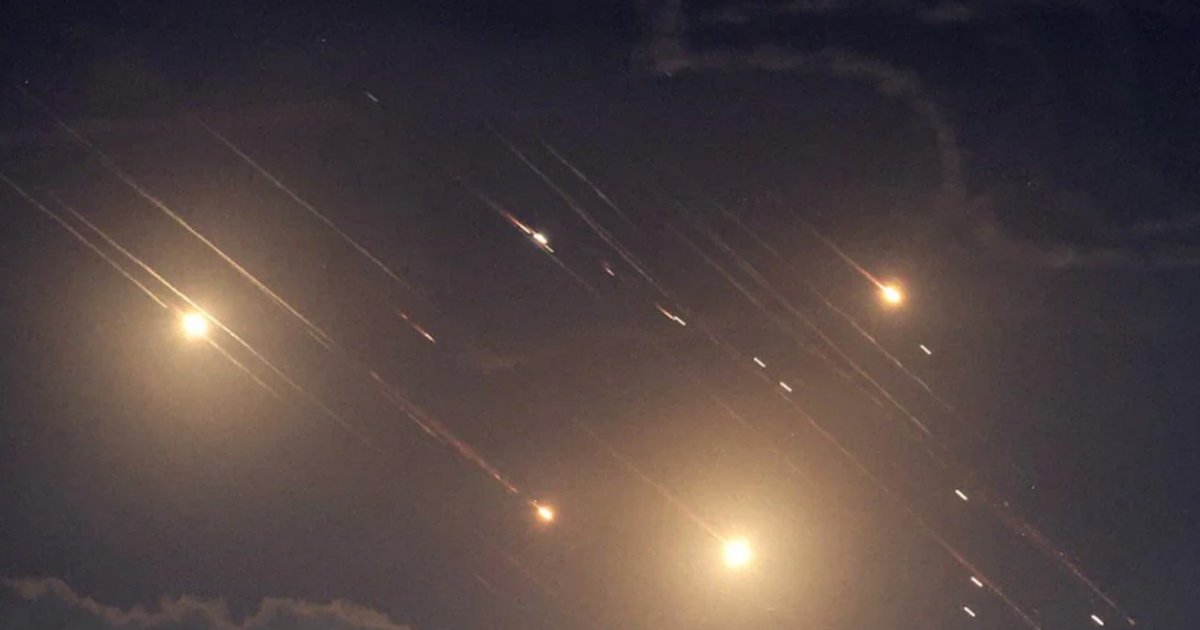 সন্ধ্যার পর তৃতীয় দফায় ইসরায়েলে মিসাইল হামলা চালালো ইরান