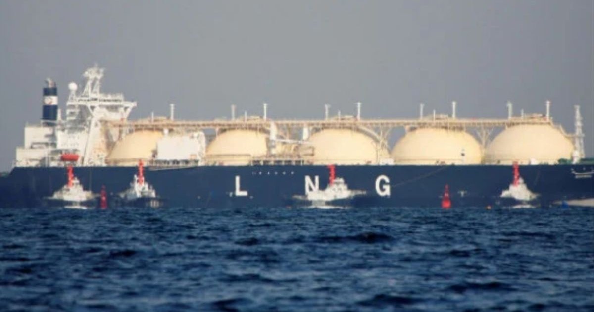 আড়াই লাখ টন এলএনজিসহ চট্টগ্রাম বন্দরে ১৫ জাহাজ