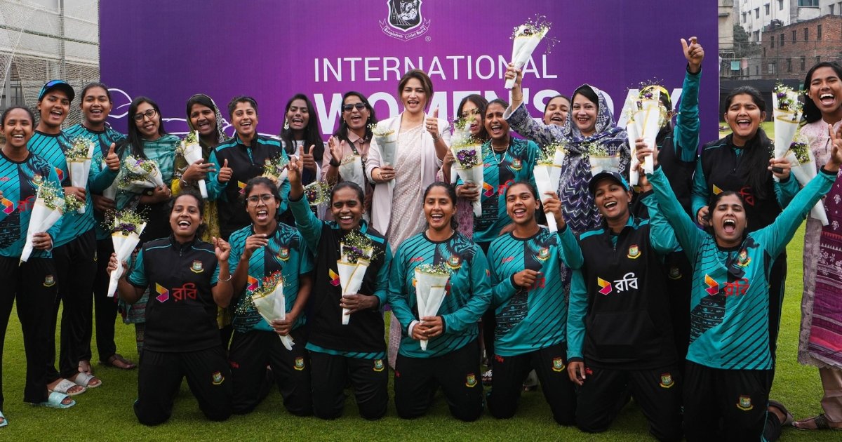 নারী দিবসে টাইগ্রেসদের ফুলেল শুভেচ্ছা জানালো বিসিবি