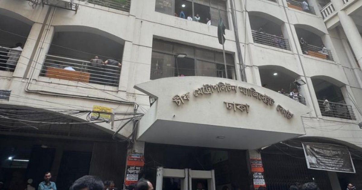 ২০ কুকুর হত্যায় ৩ জনের আড়াই বছর কারাদণ্ড