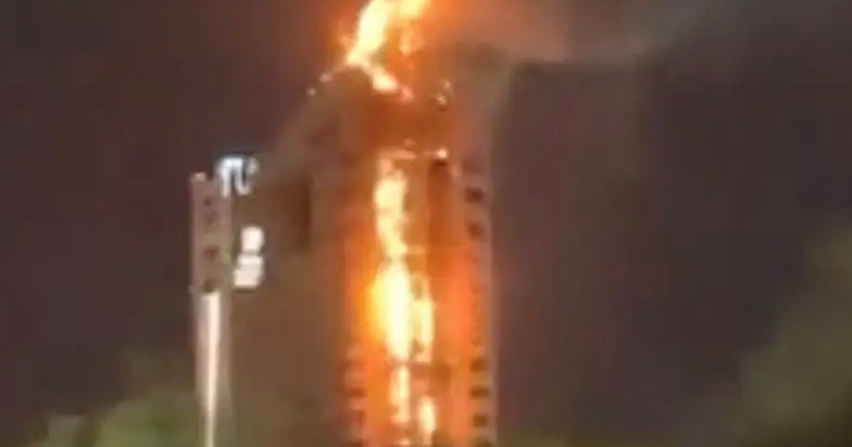 কুয়েতে ইরানের অতর্কিত হামলা, বহুতল ভবনে ভয়াবহ আগুন