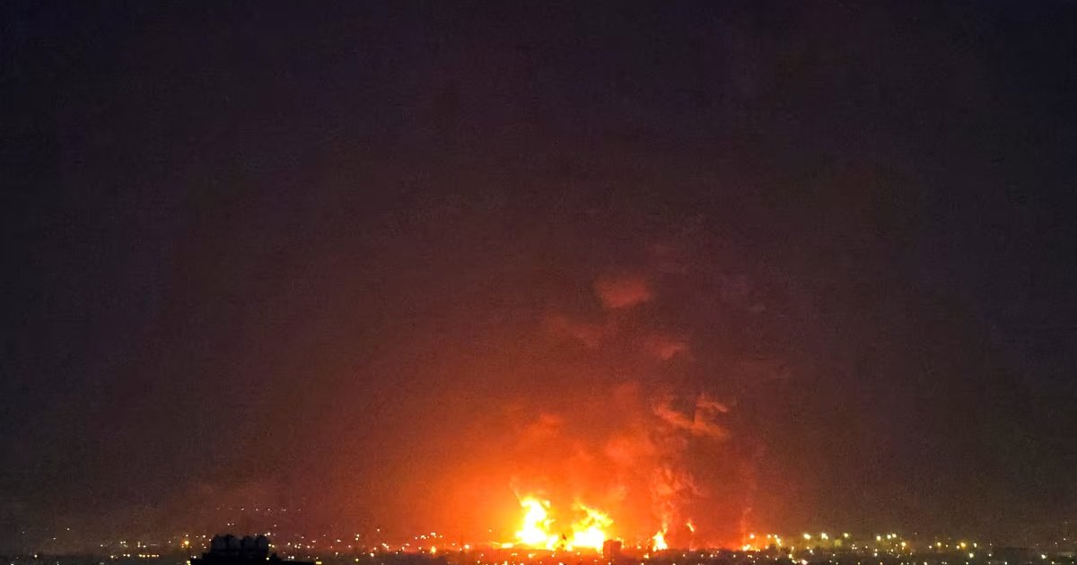 ইরানের তেল ভাণ্ডারে অতর্কিত হামলা, পুড়ছে তেহরান 