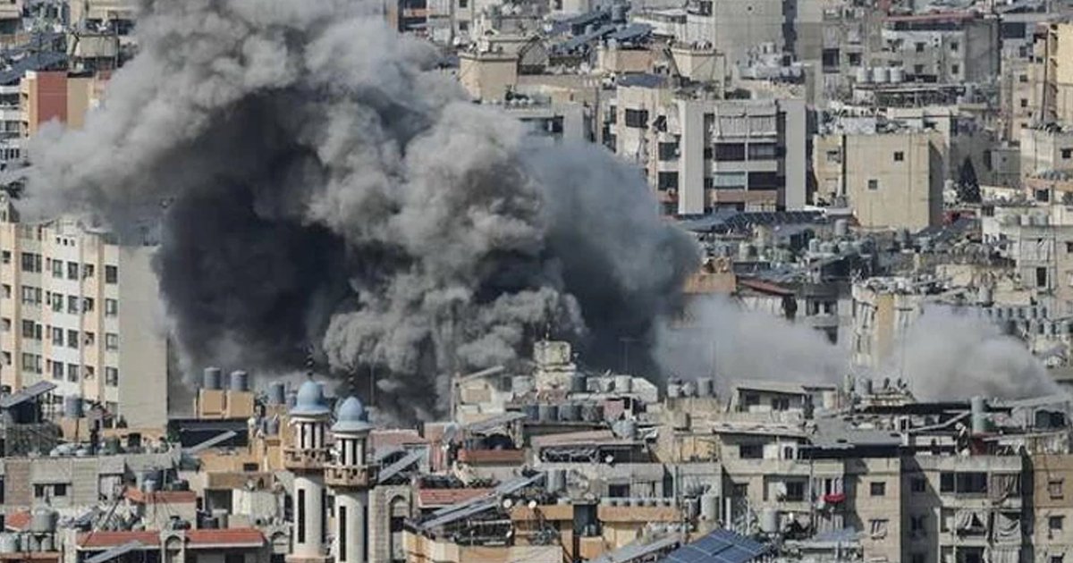 বিকট বিস্ফোরণে কাঁপল বৈরুত