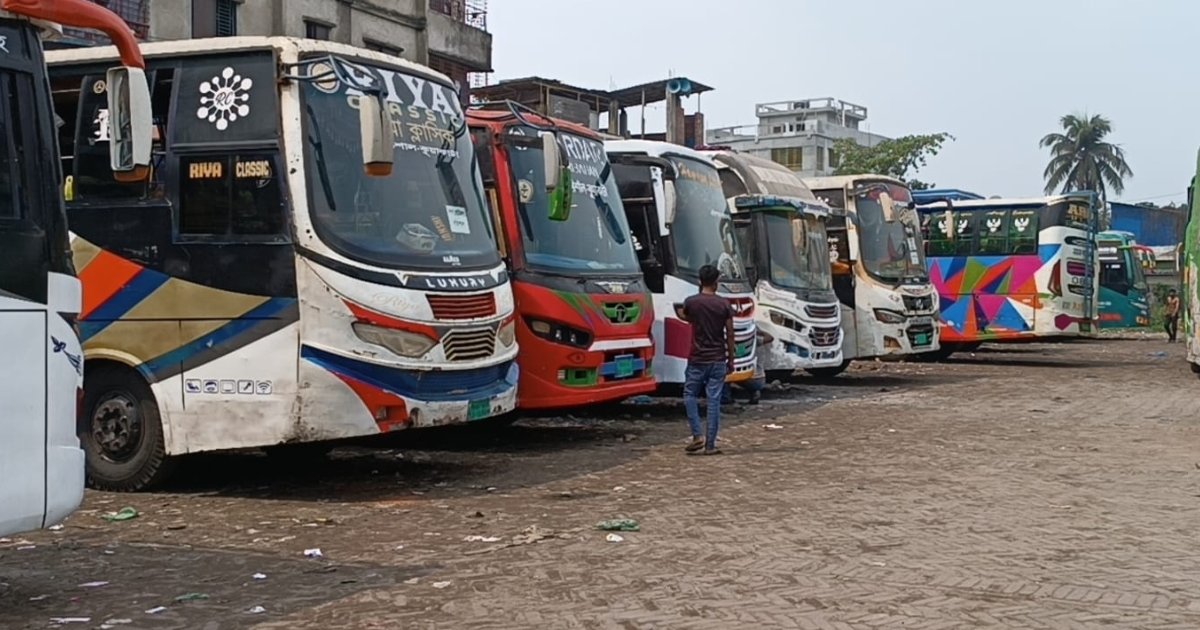 চাঁদাবাজির অভিযোগে বরিশালের ৬ রুটে বাস চলাচল বন্ধ