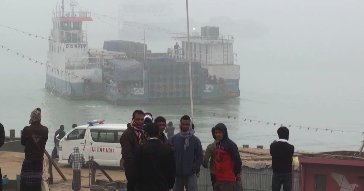 ঘন কুয়াশায় দৌলতদিয়া-পাটুরিয়া নৌরুটে ফেরি চলাচল বন্ধ