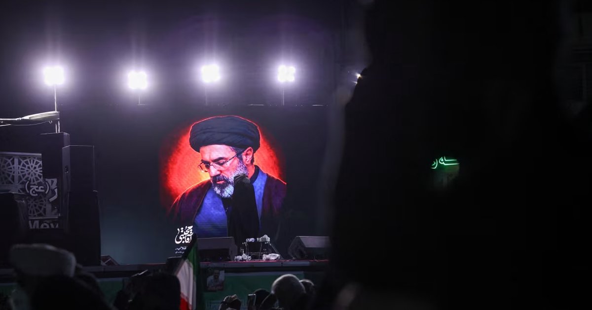 নেপথ্য কারিগর থেকে ক্ষমতার শীর্ষে ইরানের নতুন সুপ্রিম লিডার