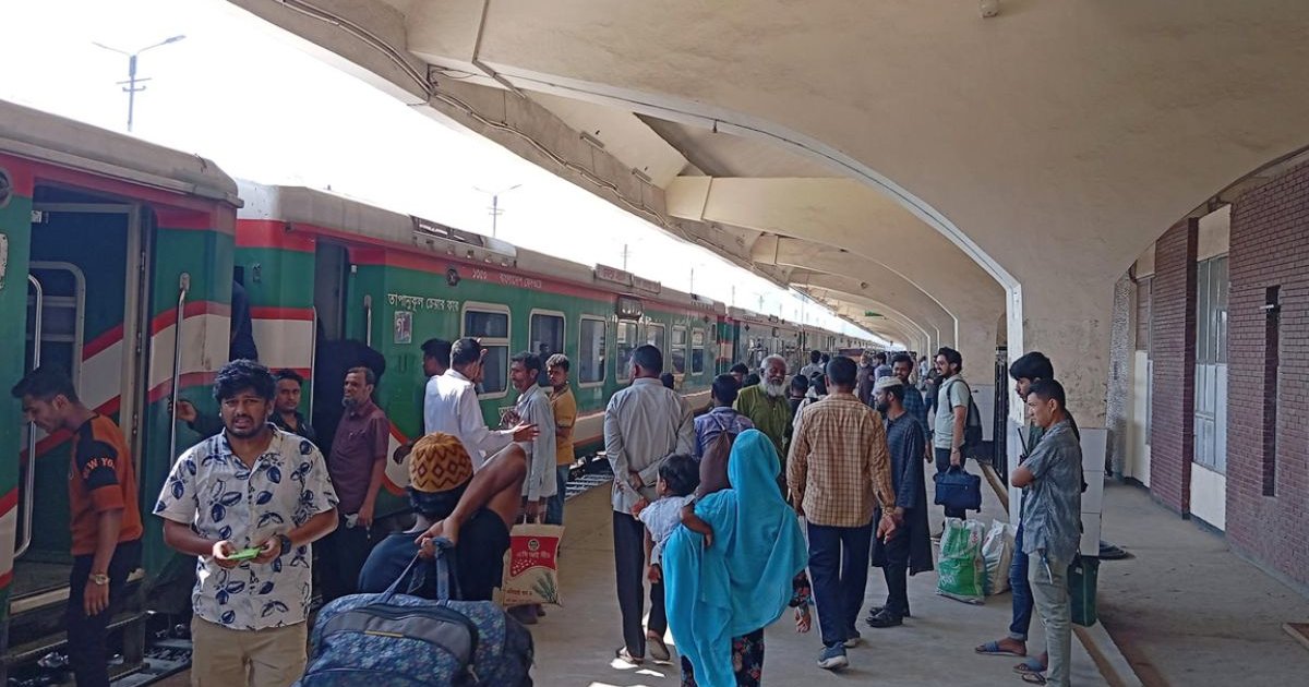 ঈদের আগাম টিকিট বিক্রির শেষ দিনে আধ ঘণ্টায় ৮২ লাখ হিট