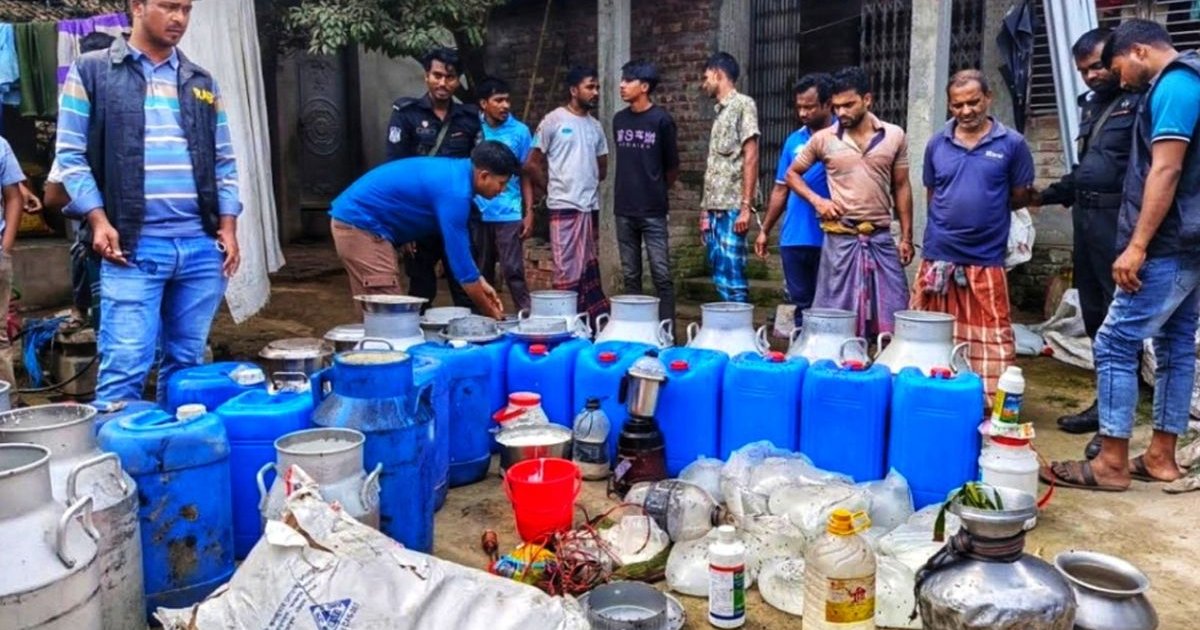 জেলি, সয়াবিন তেল ও সোডা মিশিয়ে দুধ তৈরি, আটক ৬