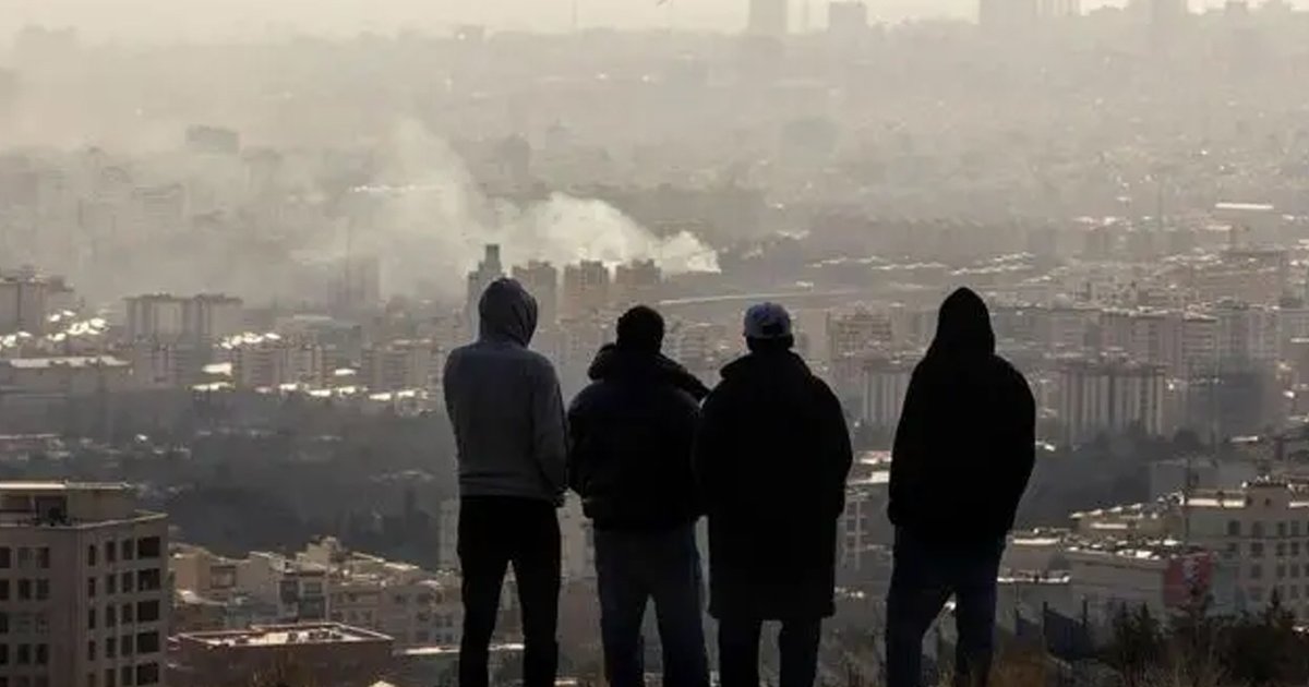 ইরানে হামলা অব্যাহত: কেউ আতঙ্কে, আবার কেউ ভাসছে খুশির জোয়ারে