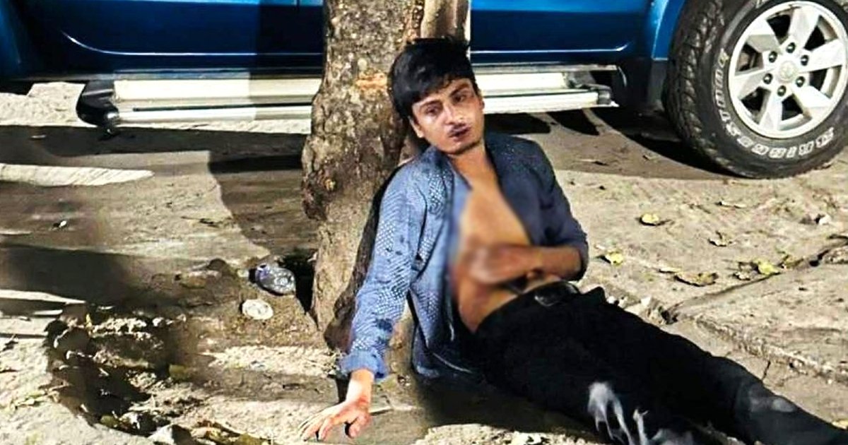 মধ্যরাতে শিক্ষার্থীদের হাতে আটক ঢাবি ছাত্রলীগ কর্মী, মারধরের পর থানায় সোপর্দ