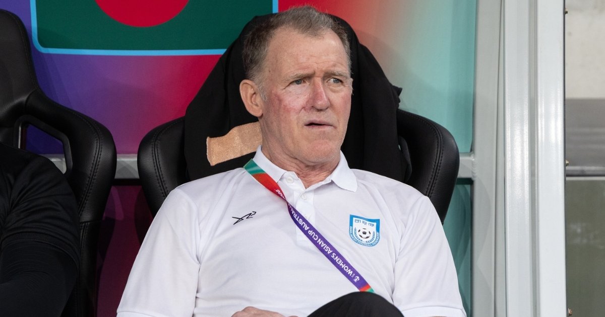 চার গোলে হারের পর দায়িত্ব ছাড়ার ইঙ্গিত দিলেন বাটলার 