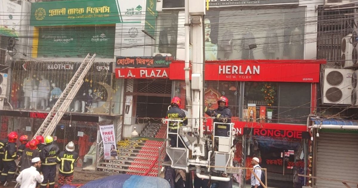 মিরপুরে বহুতল ভবনে আগুন: হাসপাতালে দুজনের মৃত্যু