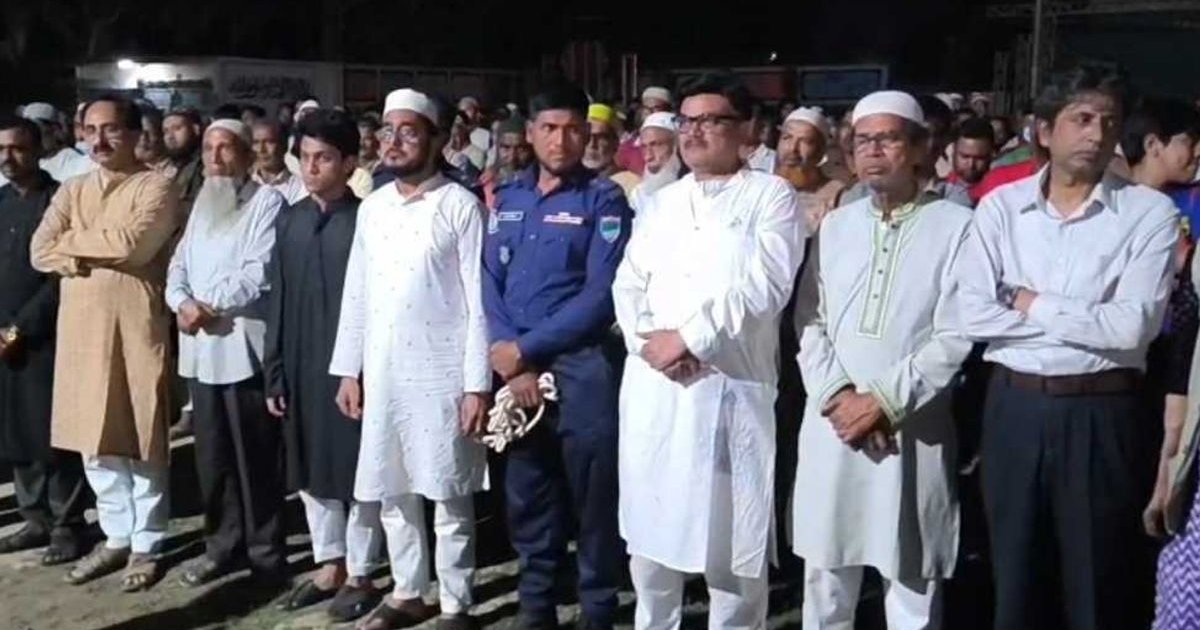 মেহেরপুরে কারাবন্দি ভাইয়ের হাতকড়া পরা অবস্থায় মেজো ভাইয়ের জানাজায় অংশগ্রহণ
