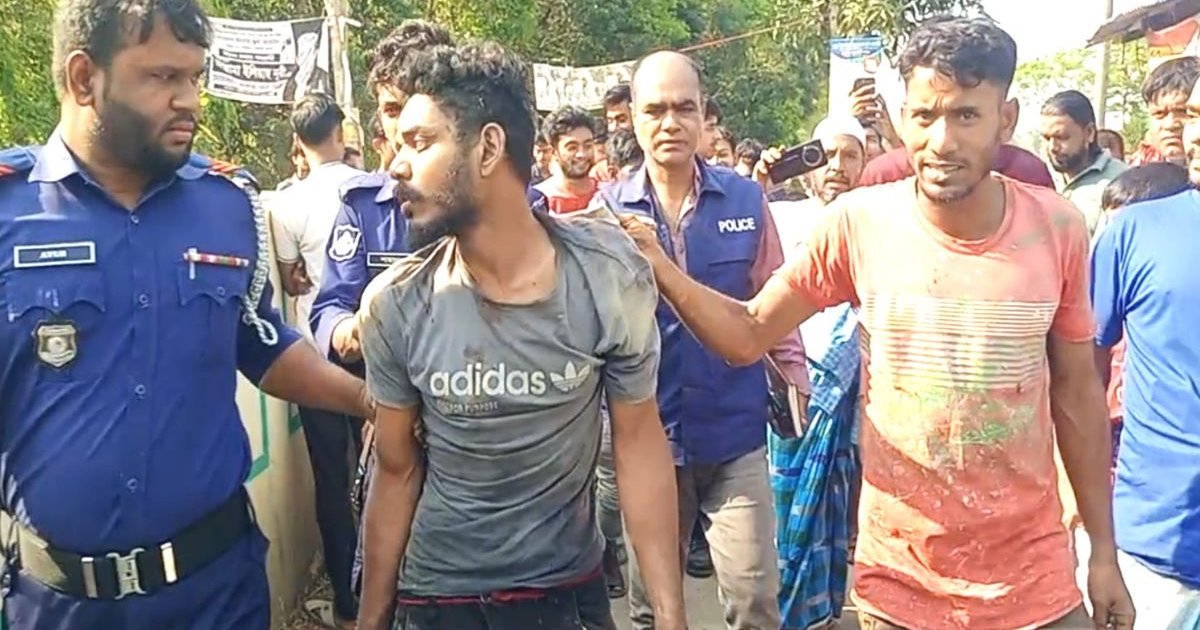 রাউজানে শবে কদরের রাতে প্রবাসী বাড়িতে ডাকাতি, স্থানীয়রা গণধোলাই দিয়ে ৯ জন আটক