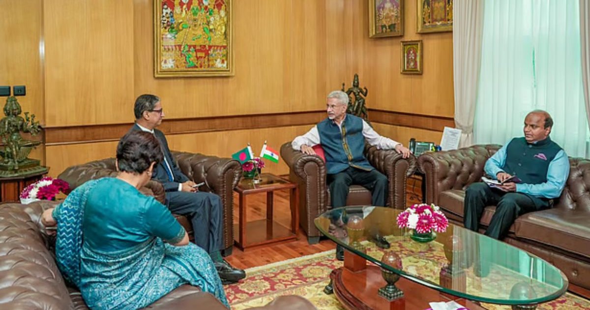 ঢাকা-দিল্লি সম্পর্ক উন্নয়নে আলোচনা: ভারতের পররাষ্ট্রমন্ত্রী ও বাংলাদেশের হাইকমিশনার