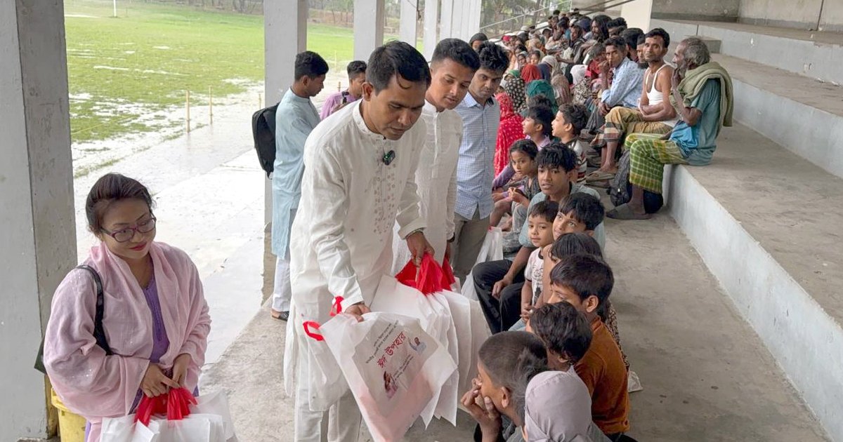ছাত্রদলের উদ্যোগে পথশিশু ও ছিন্নমূল মানুষের মাঝে ঈদ উপহার বিতরণ