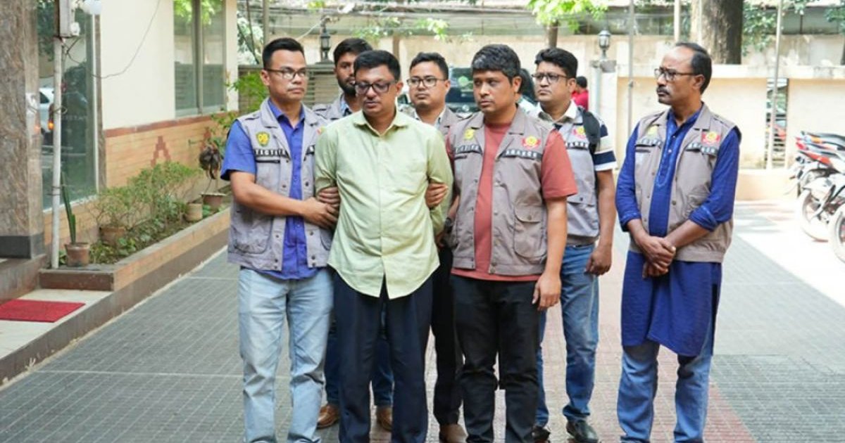 প্রধানমন্ত্রীর উপদেষ্টা পরিচয়ে প্রতারণা: ভুয়া গেজেট ও কার্ড ব্যবহারকারী গ্রেপ্তার