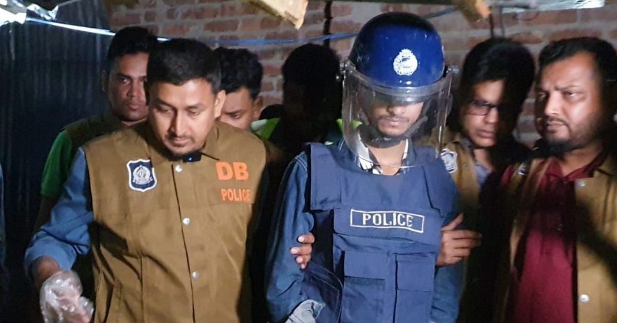 নাটোরে পিতাকে কুপিয়ে হত্যার অভিযোগে ছেলে গ্রেপ্তার, হত্যাকাণ্ডের অস্ত্রও উদ্ধার