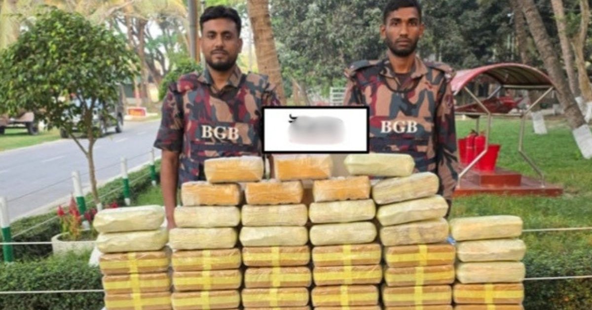 টেকনাফ সীমান্তে ৪ লাখ ২০ হাজার ইয়াবা ট্যাবলেট উদ্ধার, চোরাকারবারিরা পালিয়েছে