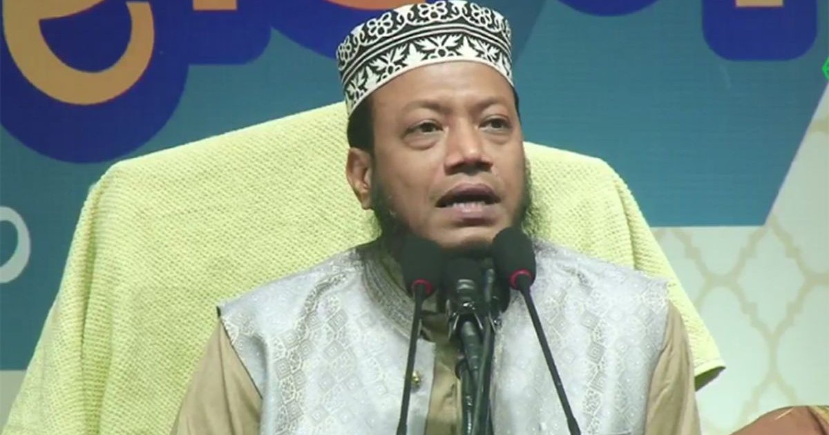 মুফতি আমির হামজার বিতর্কিত মন্তব্য: মন্ত্রী টুকুকে 'নাস্তিক ও ইসলামবিদ্বেষী' আখ্যা