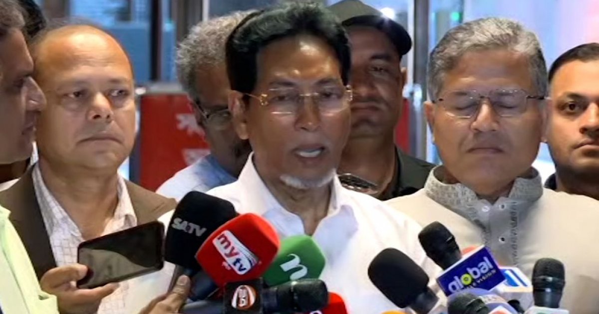 যুদ্ধজনিত অস্থিরতায় ২০০ কোটি টাকা ভুর্তকি, জ্বালানি তেলের চোরাচালান রোধে প্রধানমন্ত্রীর নির্দেশ