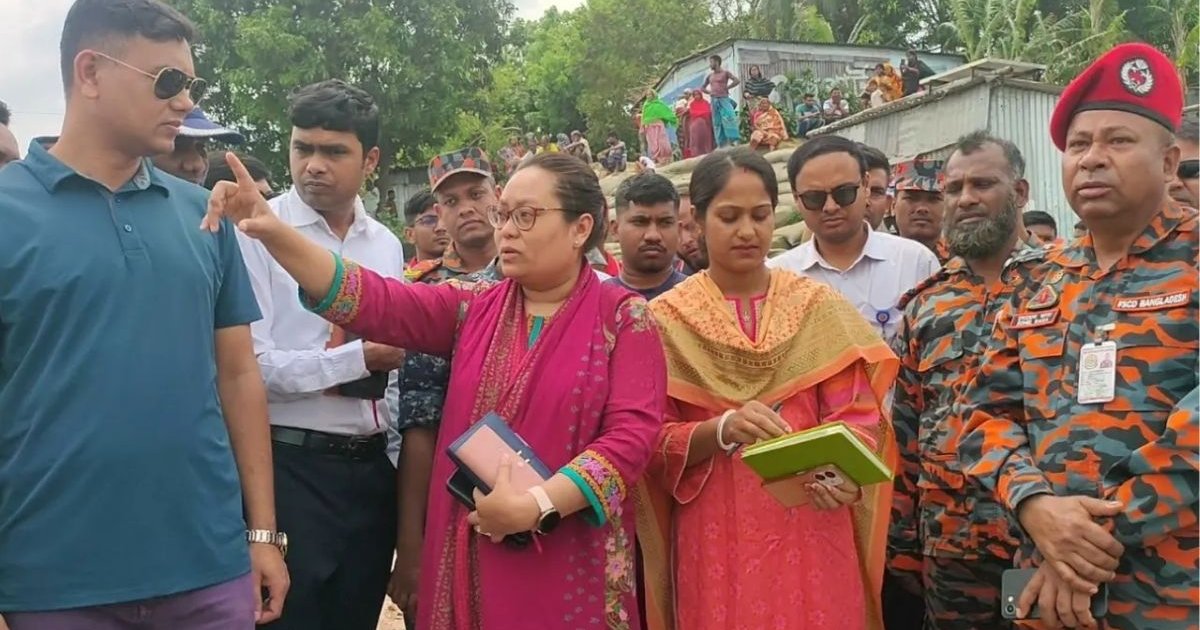 দৌলতদিয়া ফেরিহাট বাসডুবি তদন্তে জেলা প্রশাসনের কমিটি ঘাট পরিদর্শন করেছে