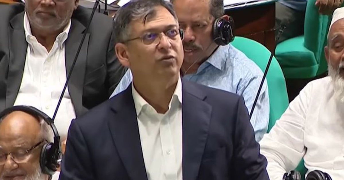 স্বরাষ্ট্রমন্ত্রীর অভিযোগ: প্রধান নির্বাচন কমিশনার শপথ ভঙ্গ ও সংবিধান লঙ্ঘন করেছেন