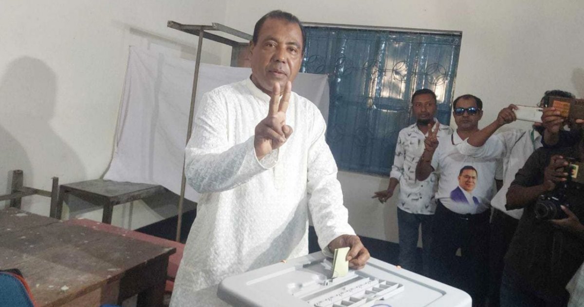 বগুড়া-৬ উপ-নির্বাচনে বিএনপি প্রার্থী রেজাউল করিম বাদশার ভোটদান, সুষ্ঠু পরিবেশের আশা