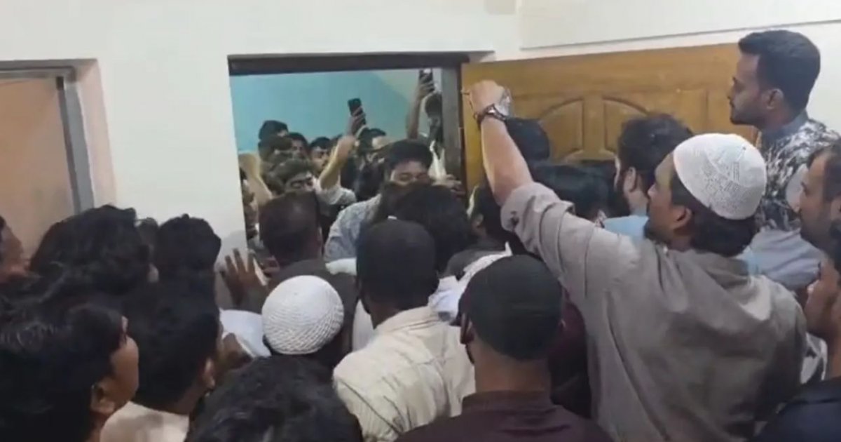 ধামরাইয়ে এনসিপির নতুন কার্যালয় উদ্বোধন নিয়ে সংঘর্ষ, আহত অন্তত ১০