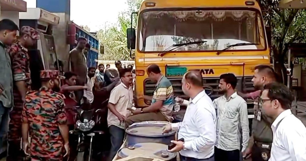 জামালপুরে একই ফিলিং স্টেশন থেকে বারবার তেল নেওয়ায় তিন মোটরসাইকেল আরোহীর জরিমানা