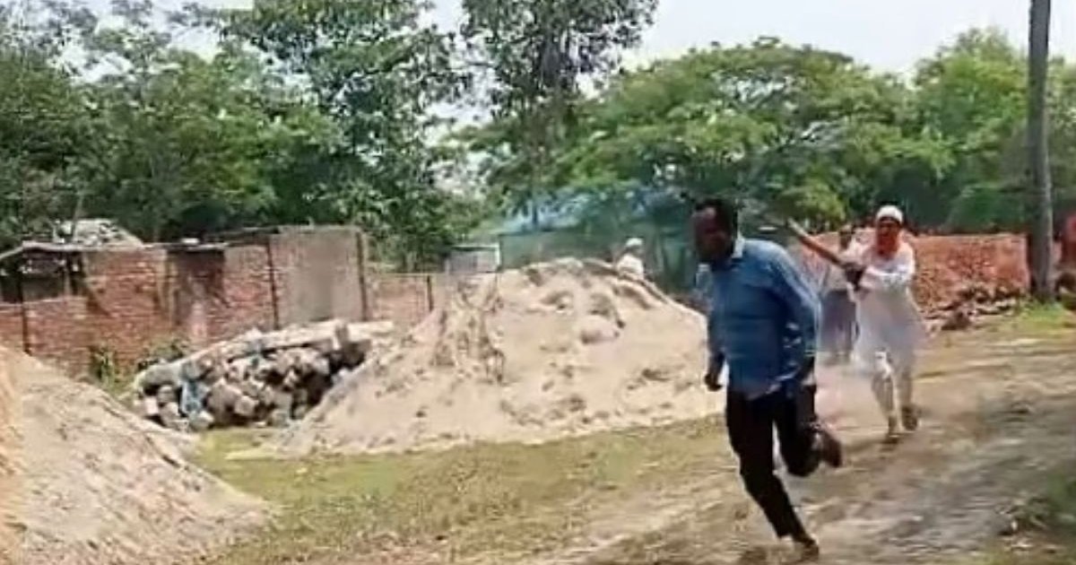 ব্রাহ্মণবাড়িয়ায় সড়ক নির্মাণে অনিয়মের অভিযোগে প্রকৌশলীকে মারধর, ঠিকাদারের ব্যবস্থাপক গ্রেপ্তার