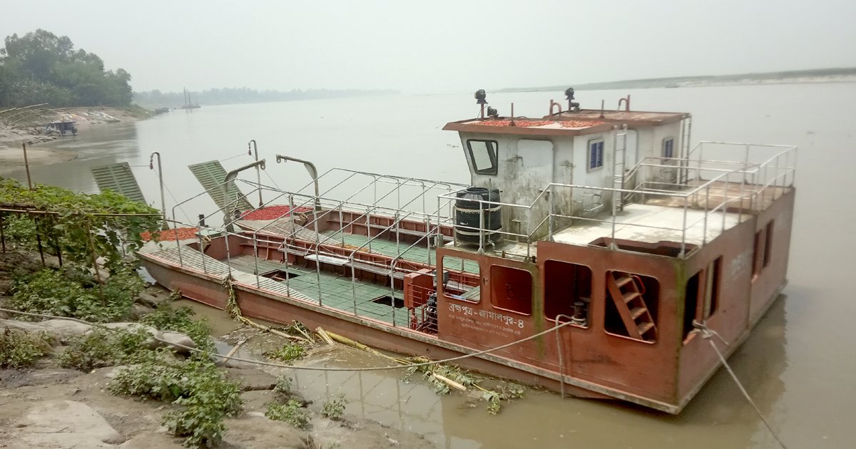 জামালপুরে কোটি টাকার উদ্ধার নৌযান অচল, চুরি ও অবহেলায় নদীতে পড়ে আছে