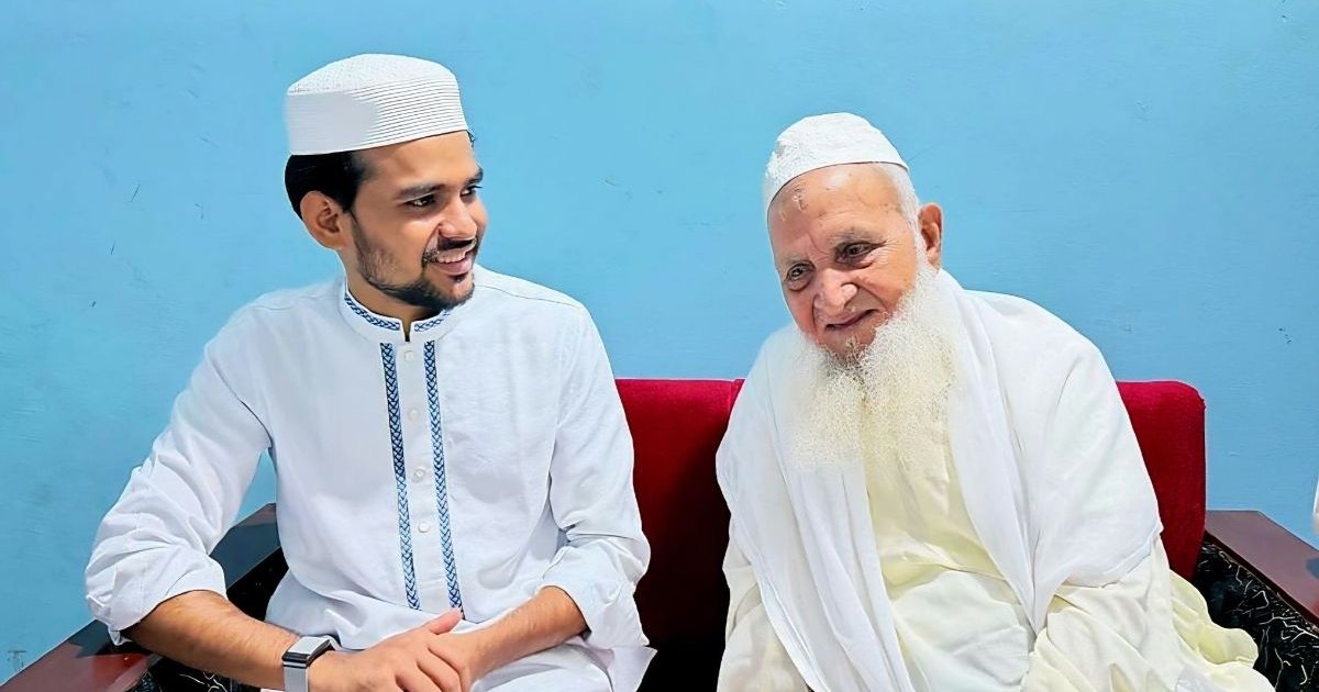 এনসিপি নেতা আসিফ মাহমুদ সজীব ভুঁইয়ার হেফাজত আমির মুহিবুল্লাহ বাবুনগরীর সঙ্গে সৌজন্য সাক্ষাৎ