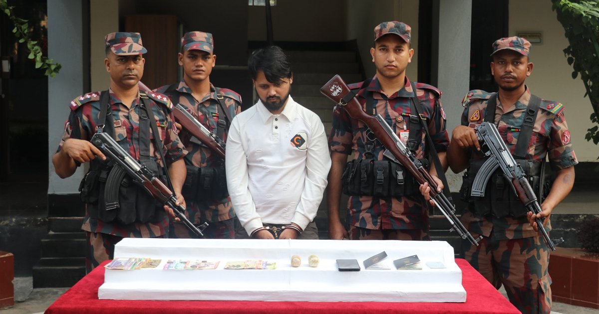 যশোরে বিজিবির অভিযানে ভারতীয় নাগরিক আটক, উদ্ধার ২ কোটি টাকার স্বর্ণ ও বৈদেশিক মুদ্রা