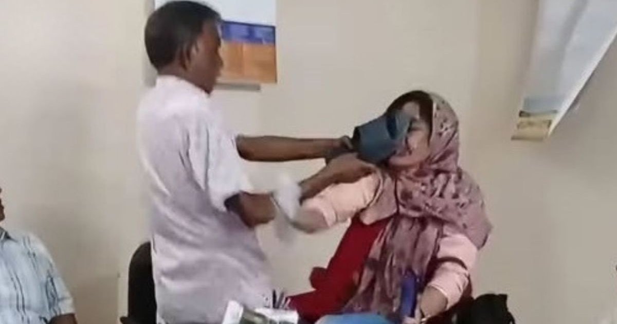 দুর্গাপুরে কলেজে হাতাহাতি: বিএনপি নেতা বহিষ্কার