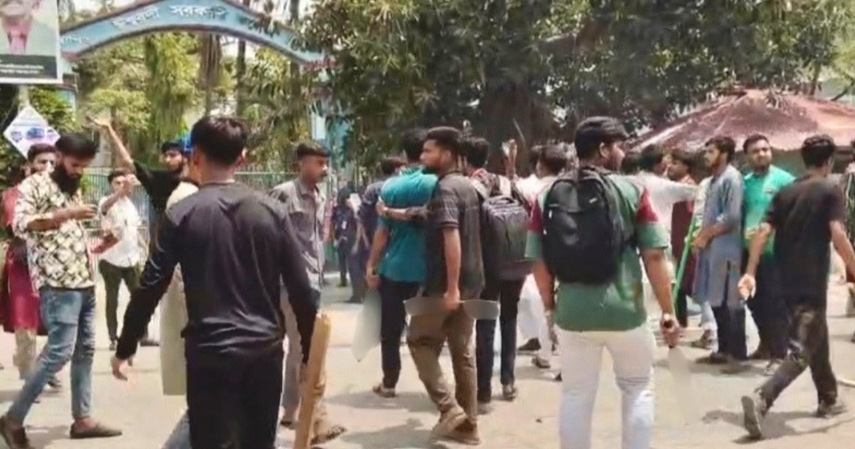 ঈশ্বরদীতে ছাত্রদল-ছাত্রশিবির সংঘর্ষে মামলা, গ্রেপ্তার অভিযান চলছে