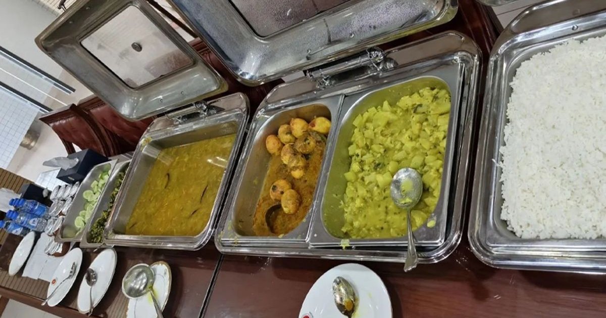 প্রধানমন্ত্রীর সাদামাটা মধ্যাহ্নভোজ: সংযমের নতুন বার্তা
