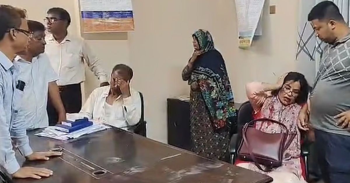 রাজশাহীতে শিক্ষককে জুতাপেটার ঘটনায় সাময়িক বরখাস্ত