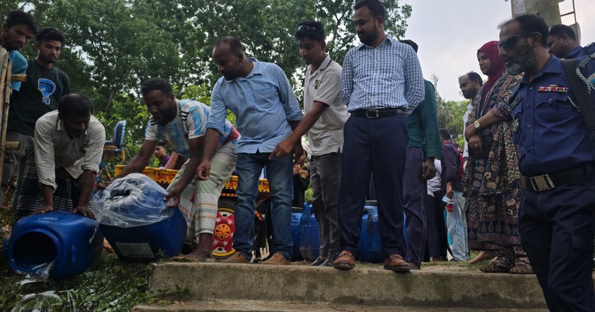 ভাঙ্গুড়ায় নকল দুধ তৈরির উপকরণ ধ্বংস, দুই ব্যবসায়ীর নামে মামলা