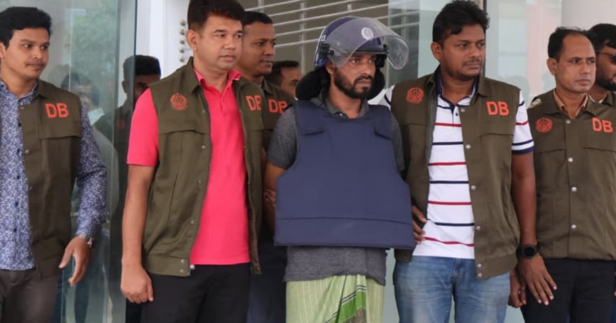চট্টগ্রামে বিপুল অস্ত্রসহ শীর্ষ সন্ত্রাসী গ্রেপ্তার