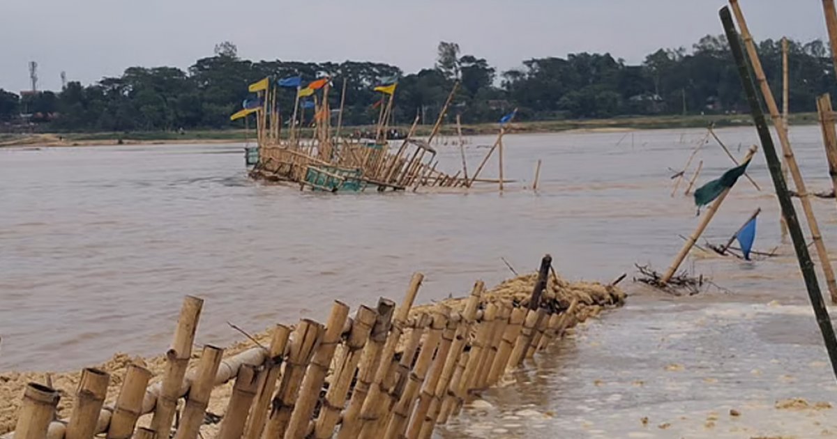 টানা ভারী বৃষ্টিতে চার নদীর পানি বিপৎসীমা অতিক্রম, পাঁচ জেলায় বন্যার আশঙ্কা
