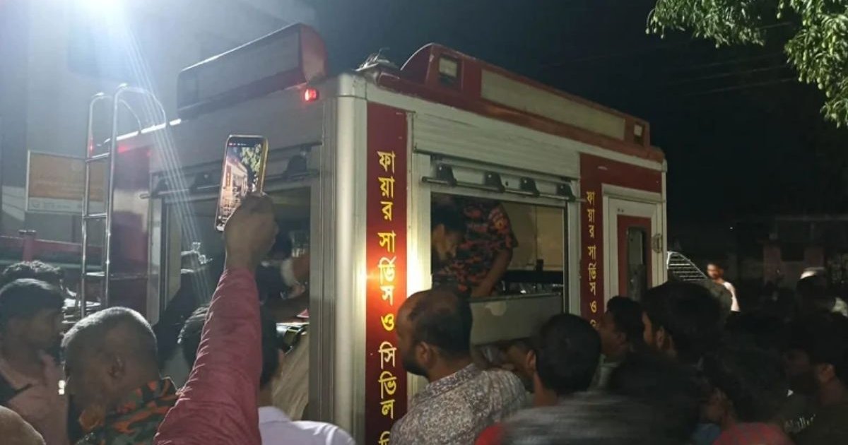 কুড়িগ্রামে ট্রাক-মাইক্রোবাস সংঘর্ষে শিশুসহ ৩ নিহত