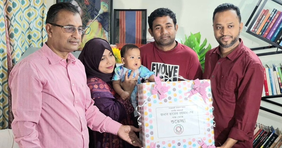 প্রধানমন্ত্রীর উপহার পেলেন যশোরের নিলিমা ও তার শিশু সন্তান