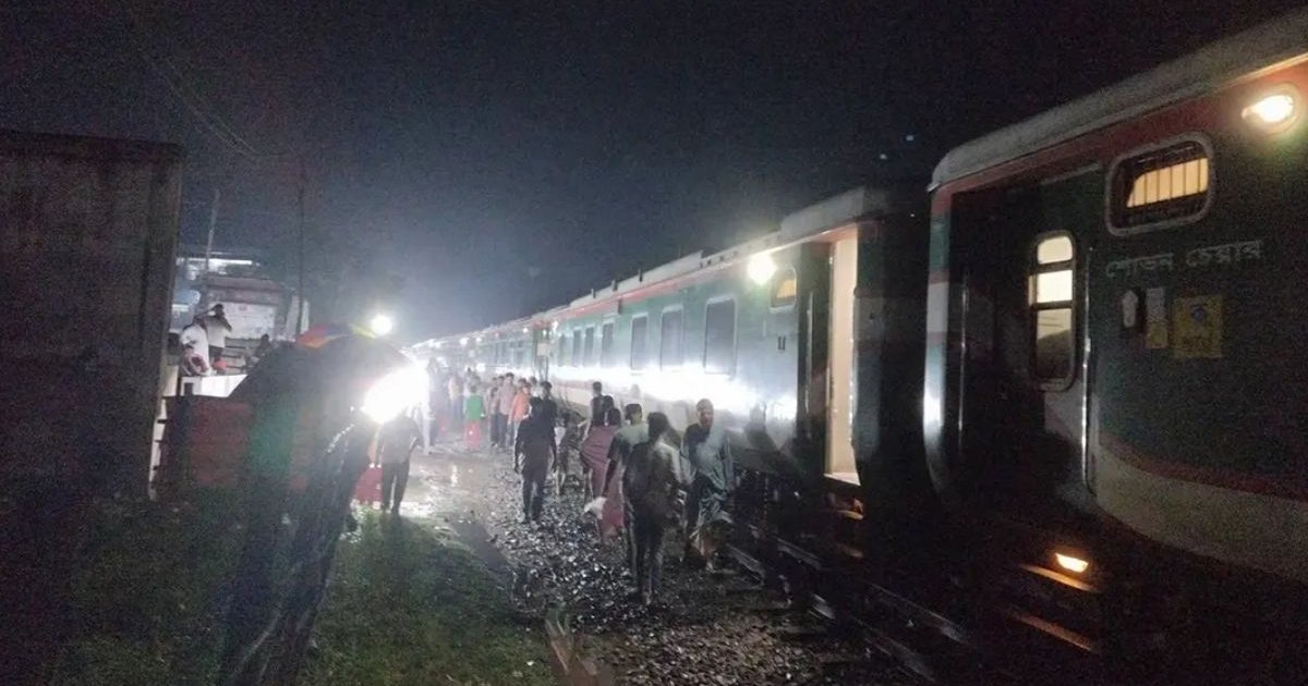 বগুড়ায় কুড়িগ্রাম এক্সপ্রেসের বগি লাইনচ্যুত, ট্রেন চলাচল বন্ধ