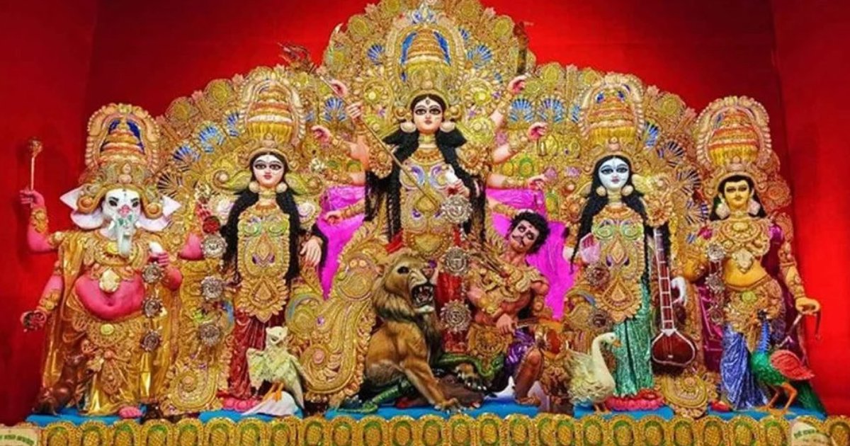 মহাষষ্ঠীতে দেবীর বোধনের মধ্য দিয়ে শুরু হলো শারদীয় দুর্গোৎসব