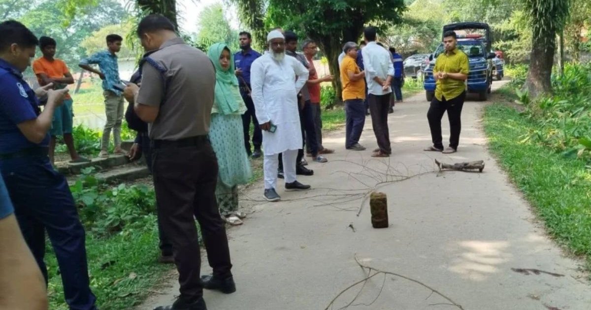 নেত্রকোনার মোহনগঞ্জে মোটরসাইকেলে আসা দুই মুখোশধারীর গুলিতে যুবক আহত