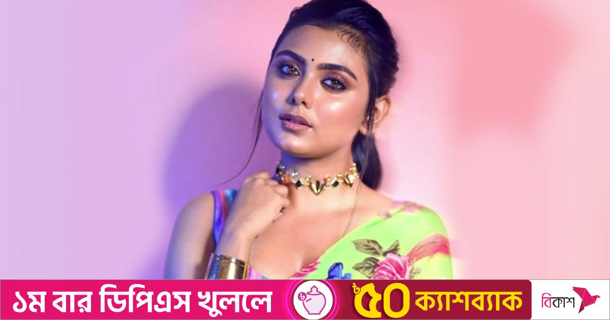 কার প্রেমে পড়েছেন শাকিবের ‘প্রিয়তমা’ ইধিকা?