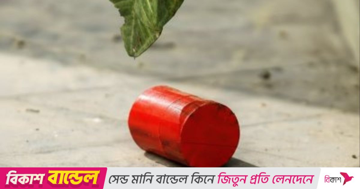 রাজধানীর মিরপুর ও মৌচাকে ককটেল বিস্ফোরণ, আহত রিকশাচালক